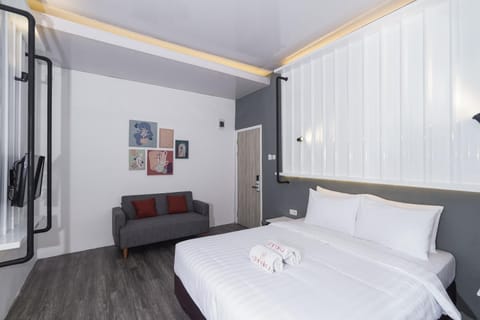 Bed, TV and multimedia, Photo of the whole room, Seating area, Bedroom, towels