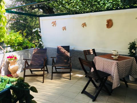 Garden, Dining area