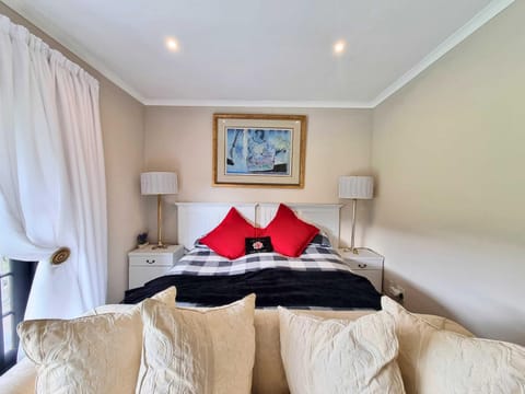 Mulligans Guest Lodge Bed and Breakfast in Hermanus