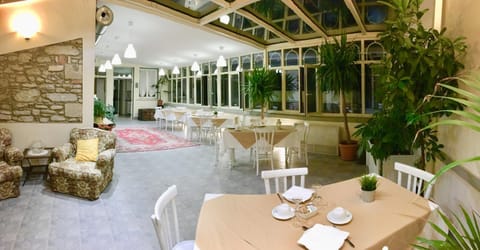 Lounge or bar