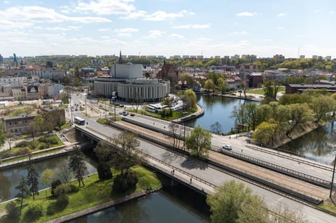 View (from property/room), City view, Landmark view, River view, Street view
