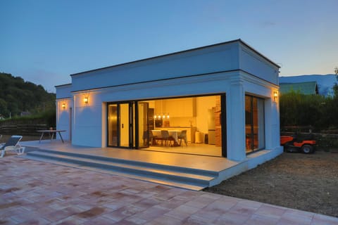 Lounge or bar, minibar