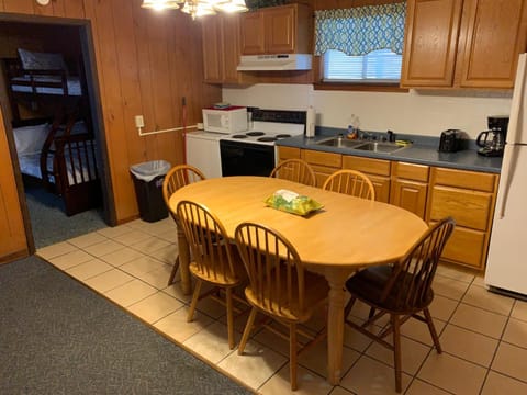 Phillips Historic Motel & Cottages Motel in Robbinsville