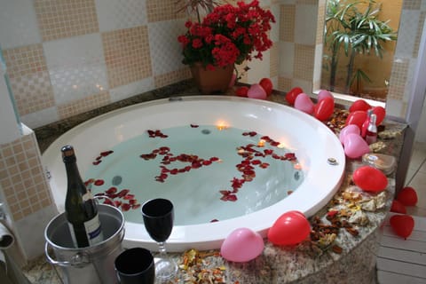Hot Tub, Alcoholic drinks