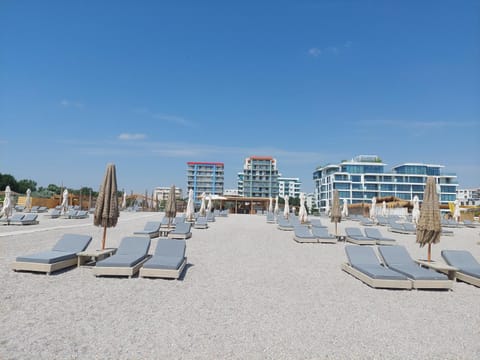 Property building, Nightclub / DJ, Beach