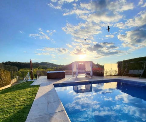 Natural landscape, Spa and wellness centre/facilities, Landmark view, Swimming pool