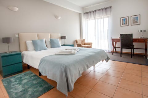 Bed, Photo of the whole room, Seating area, Bedroom