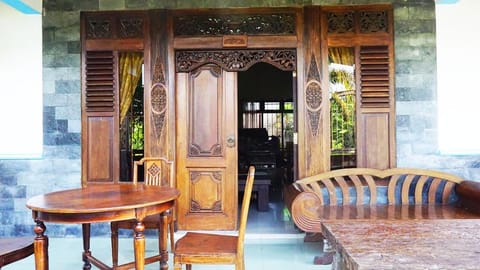Property building, Facade/entrance, Dining area