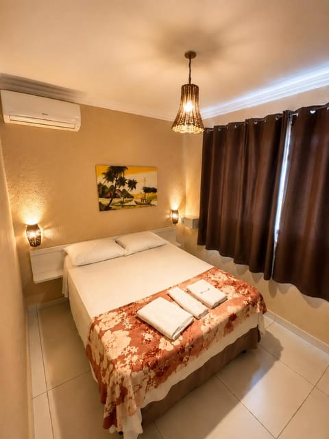 Bed, Photo of the whole room, Bedroom, air conditioner