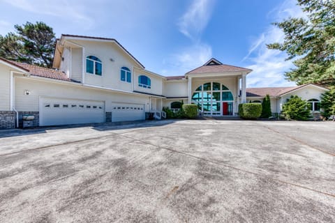 Riverfront House House in Oregon