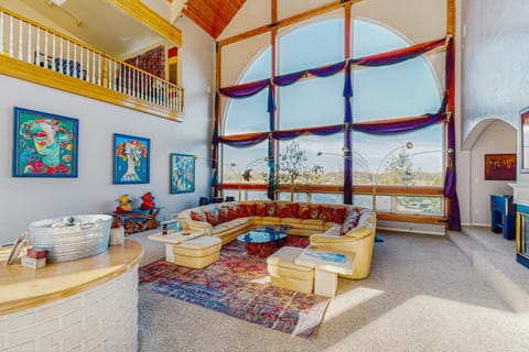 Riverfront House House in Oregon