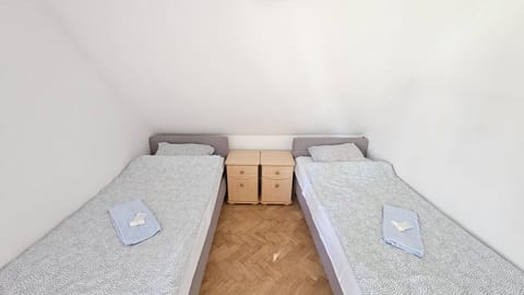 Photo of the whole room, Bedroom, towels