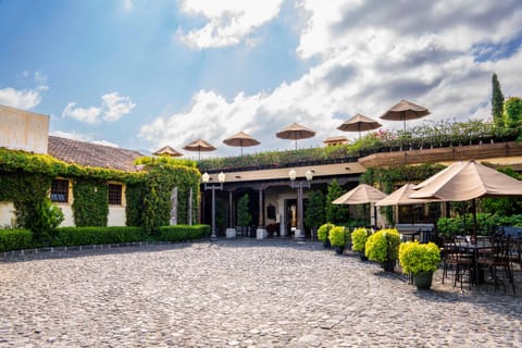 Property building, Facade/entrance, Garden, Parking