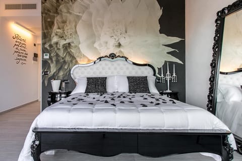 Hot Tub, Photo of the whole room