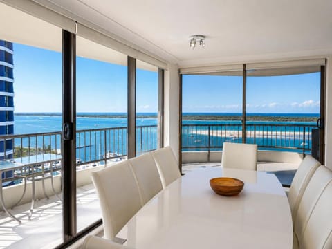 View (from property/room), Dining area, Landmark view, Sea view