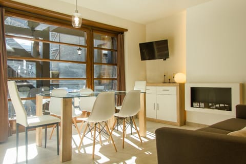 Living room, Seating area, Dining area