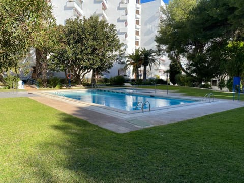 Spring, Day, Natural landscape, Garden, Swimming pool