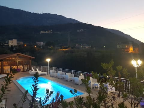 Balcony/Terrace, Lounge or bar, Mountain view, Pool view, Swimming pool