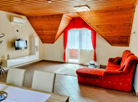 Day, Living room