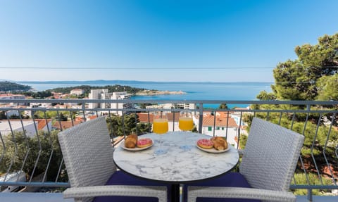 Natural landscape, View (from property/room), City view, Sea view, Breakfast
