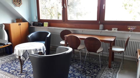 Photo of the whole room, Decorative detail