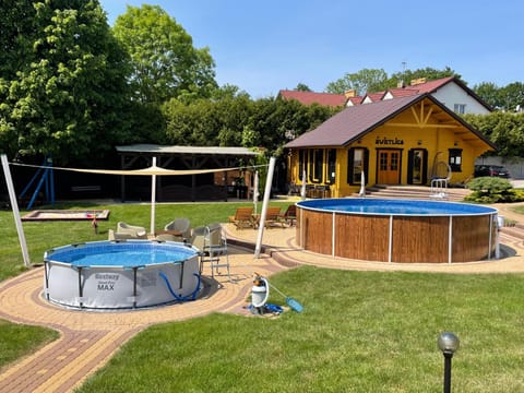 Domki i pokoje "ZIELONA PRZYSTAŃ" - baseny z podgrzewaną wodą, plac zabaw, świetlica dla dzieci, wypożyczalnia rowerów House in Pomeranian Voivodeship