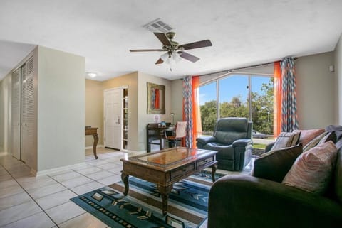 Home away from Home! House in Orange City