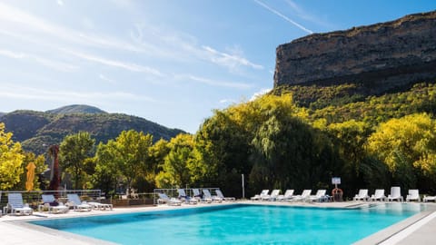 Swimming pool
