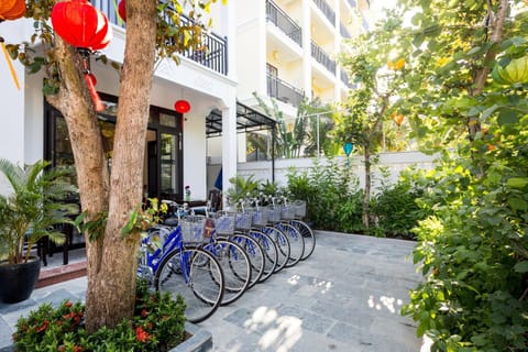Facade/entrance, Neighbourhood, Natural landscape, Garden view, Inner courtyard view