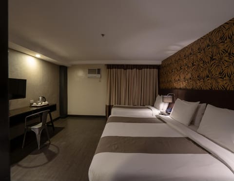 TV and multimedia, Seating area, Bedroom, air conditioner