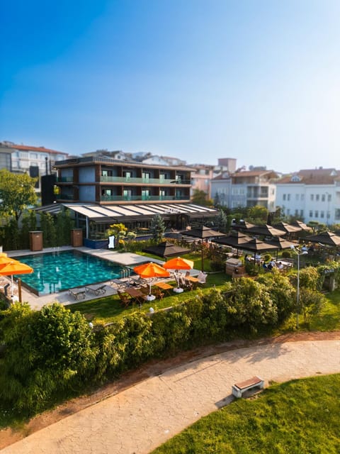 Property building, Pool view
