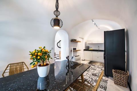 Coffee/tea facilities, Kitchen or kitchenette, Dining area