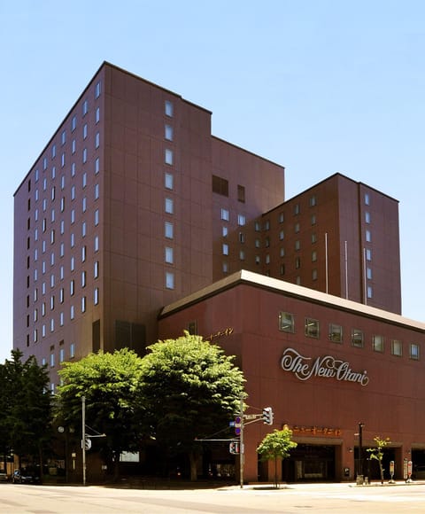 Property building, Facade/entrance, Day