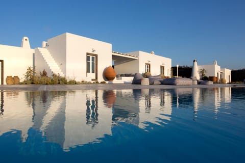 Erosantorini Luxury Private Estate & Suites Resort in Mesaria