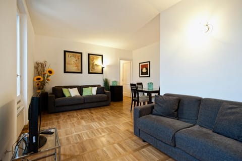 Living room, Photo of the whole room