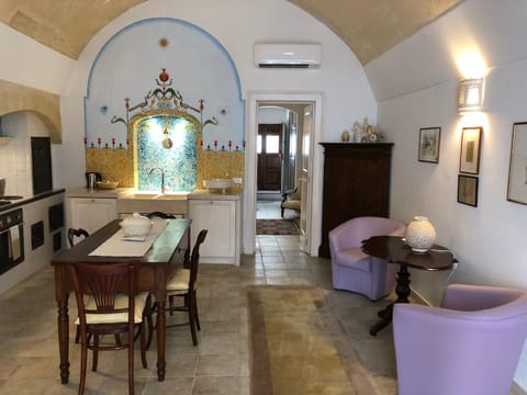 Photo of the whole room, Decorative detail, Seating area, Dining area