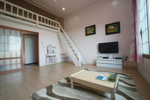 Living room, Photo of the whole room