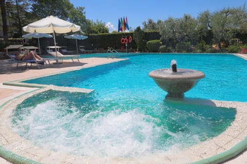 Hot Tub, Swimming pool, Swimming pool