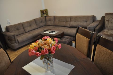 Nightclub / DJ, Seating area