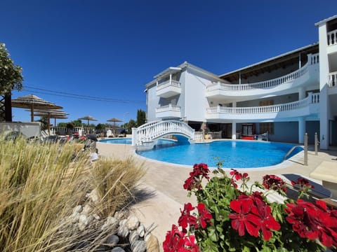 Property building, Swimming pool