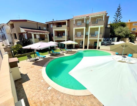 Property building, Swimming pool