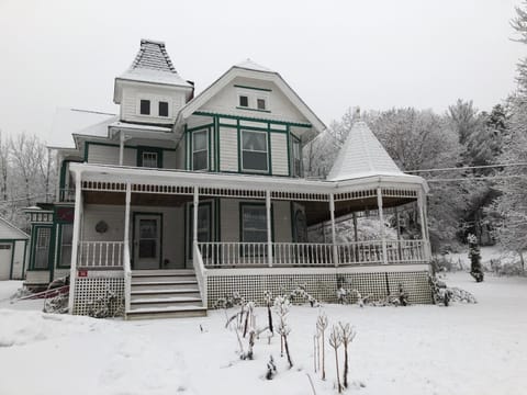 Facade/entrance, Winter