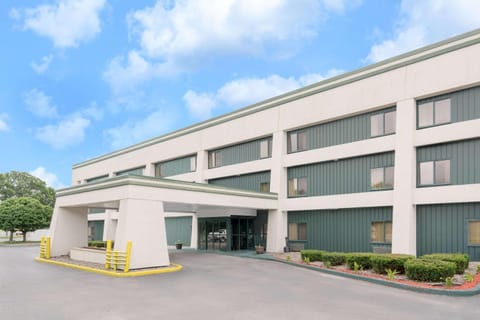 Property building, Day, On site