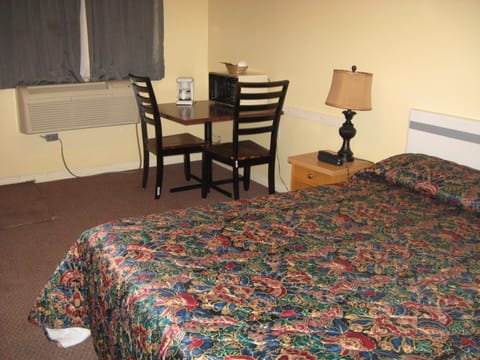 Bed, Seating area