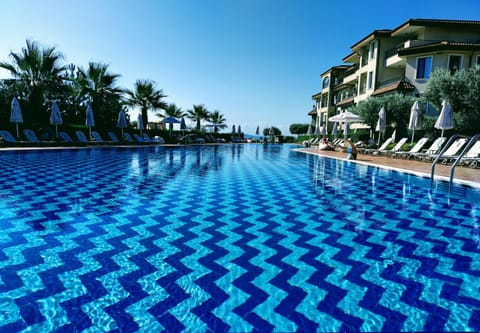 Property building, Pool view, Swimming pool, sunbed