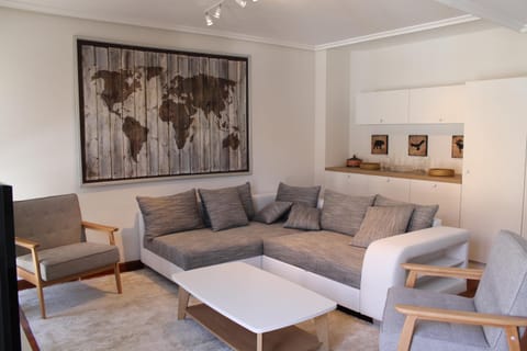 Living room, Lounge or bar