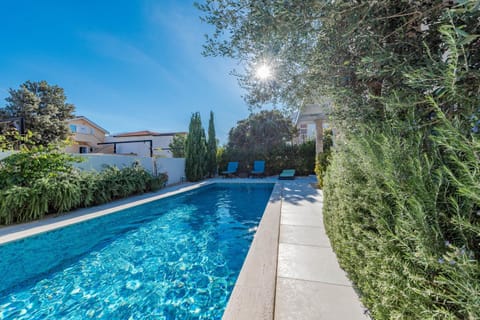 Patio, Day, Summer, Swimming pool