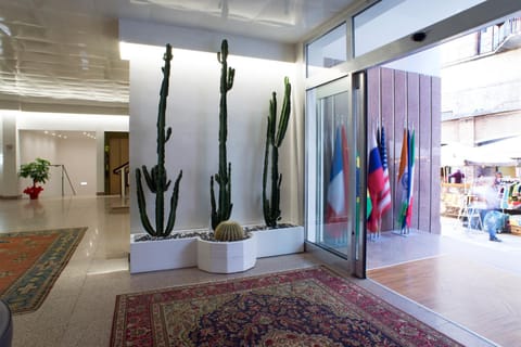 Lobby or reception, Decorative detail