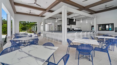 Restaurant/places to eat, Communal lounge/ TV room, Evening entertainment