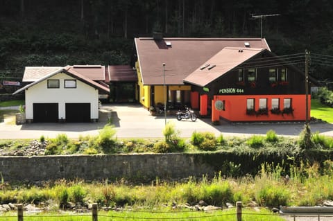 Facade/entrance, Summer, Area and facilities